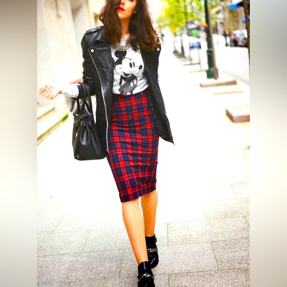 Old Navy Dresses & Skirts - Old Navy Pencil Skirt / Navy/Red Plaid